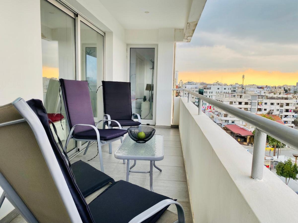 Panoramic Seaside Getaway, 2-Br Penthouse Apartment Larnaca Exterior photo