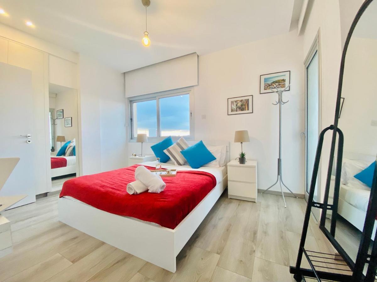 Panoramic Seaside Getaway, 2-Br Penthouse Apartment Larnaca Exterior photo